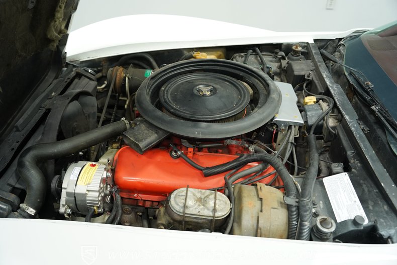 Chevrolet-Corvette-1973-Classic-White-Red-9