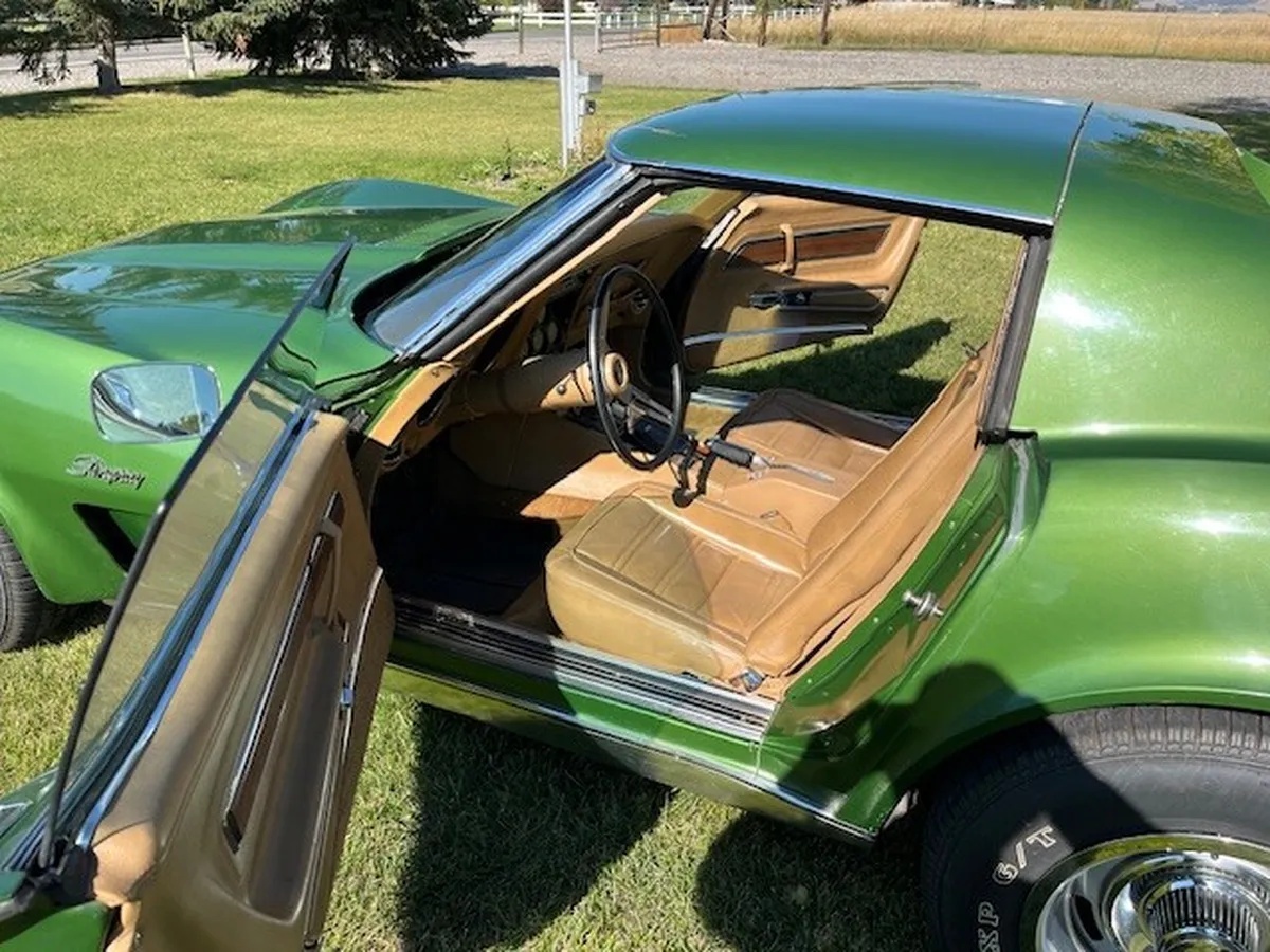 Chevrolet-Corvette-1973-Elkhart-Green-Saddle-Leather-2