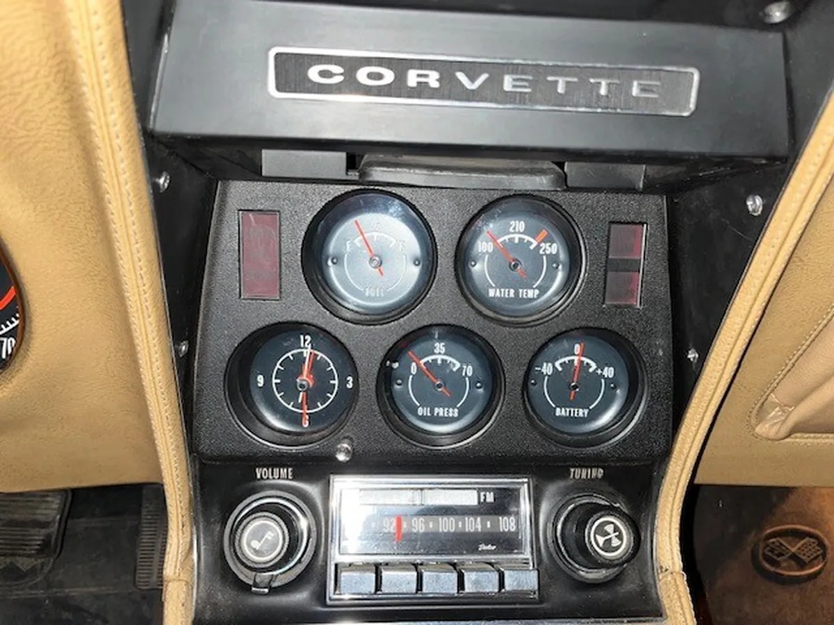 Chevrolet-Corvette-1973-Elkhart-Green-Saddle-Leather-6