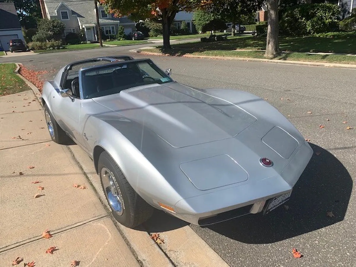 Chevrolet-Corvette-1973-Lt-Grey-Black-1