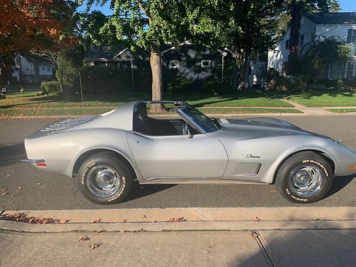 Chevrolet-Corvette-1973-Lt-Grey-Black-13