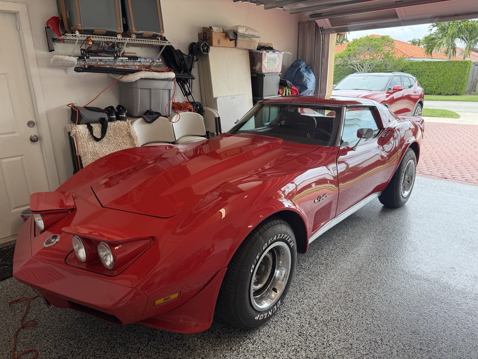 Chevrolet-Corvette-1974-4