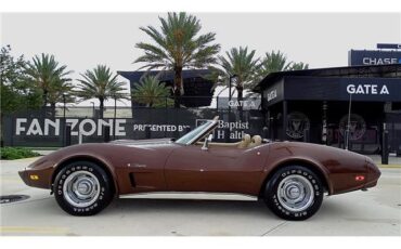Chevrolet-Corvette-1974-Convertible-2