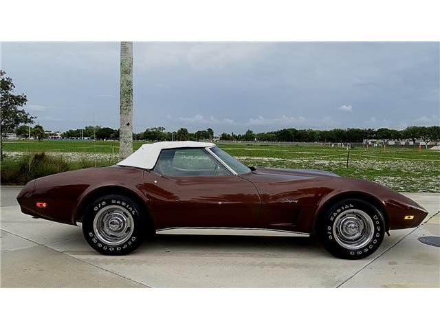 Chevrolet-Corvette-1974-Convertible-3