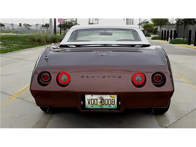 Chevrolet-Corvette-1974-Convertible-9