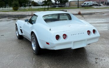 Chevrolet-Corvette-1974-Coupe-13