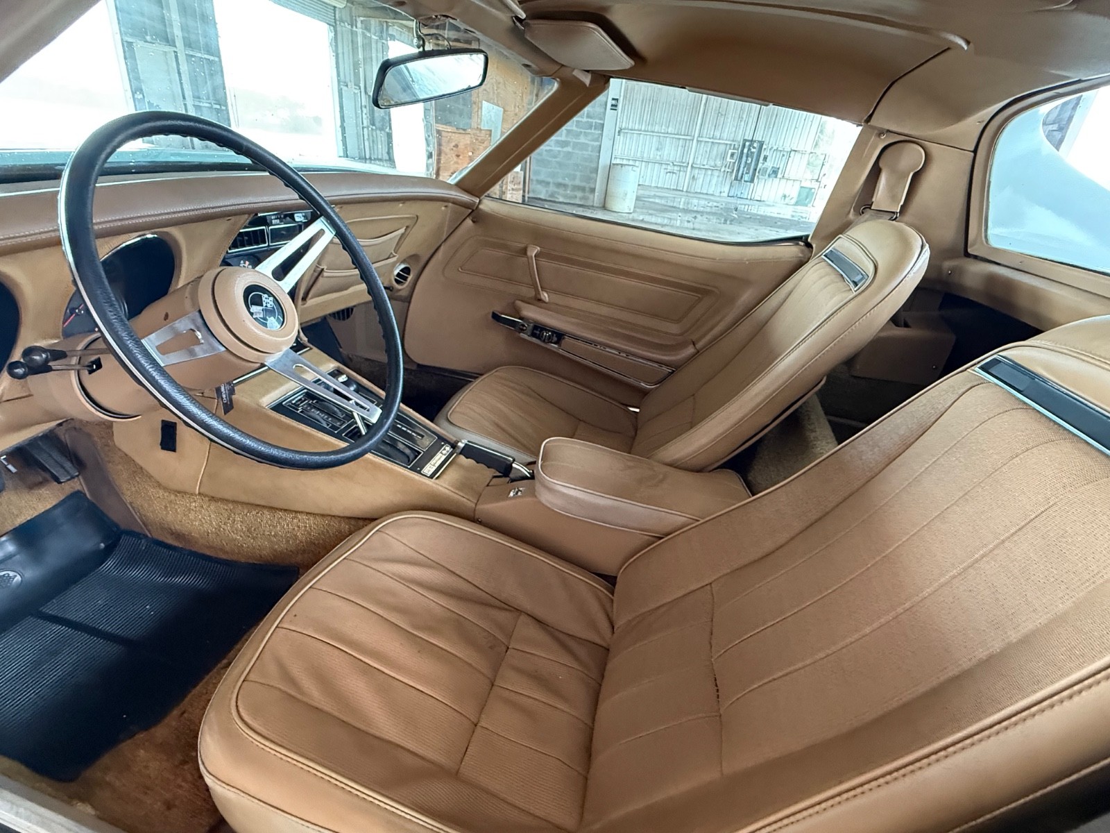 Chevrolet-Corvette-1974-Coupe-17