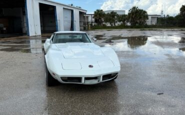 Chevrolet-Corvette-1974-Coupe-2