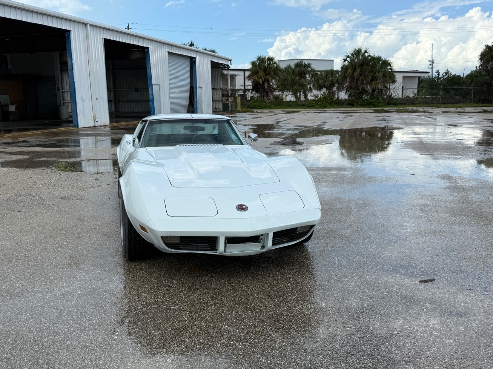 Chevrolet-Corvette-1974-Coupe-2