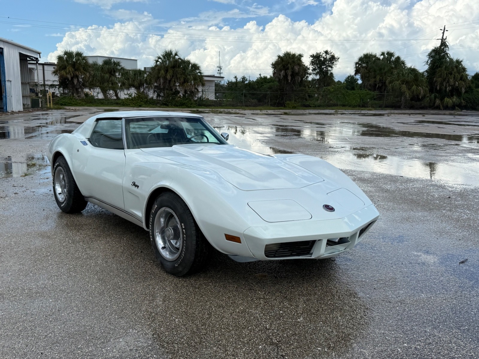Chevrolet-Corvette-1974-Coupe-3