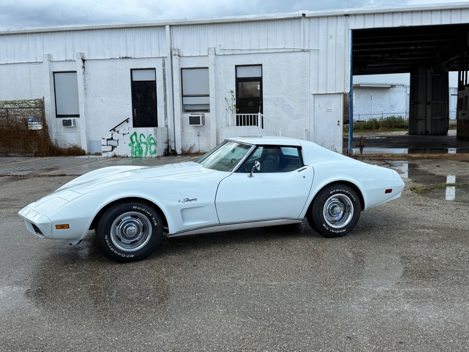 Chevrolet-Corvette-1974-Coupe-5
