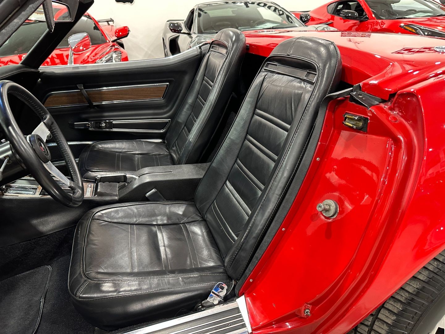 Chevrolet-Corvette-1975-Convertible-11