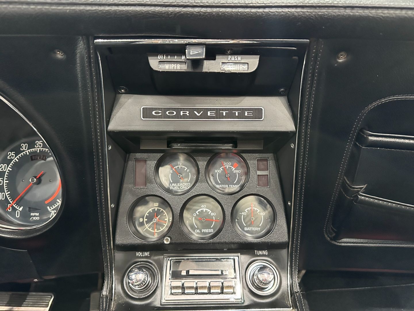 Chevrolet-Corvette-1975-Convertible-14