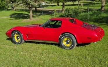 Chevrolet-Corvette-1975-Red-Black