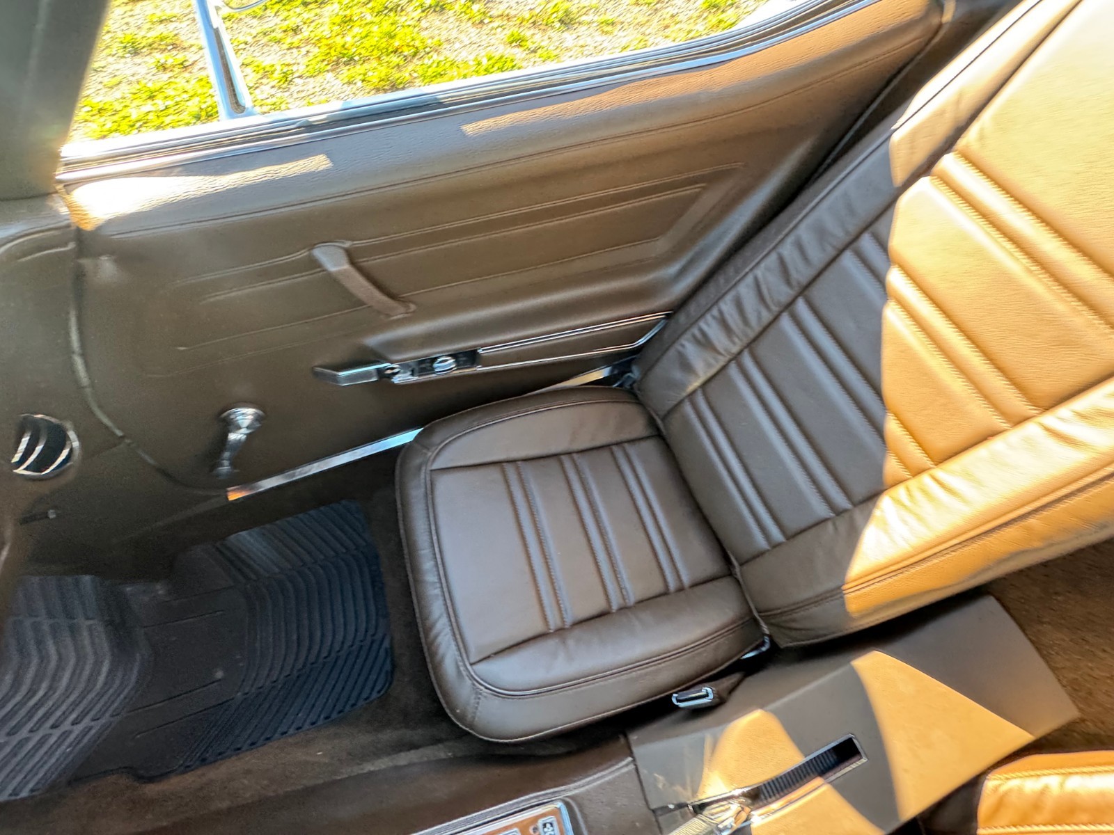Chevrolet-Corvette-1976-Coupe-25