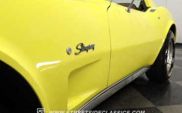 Chevrolet-Corvette-1976-Yellow-Dark-Brown-2