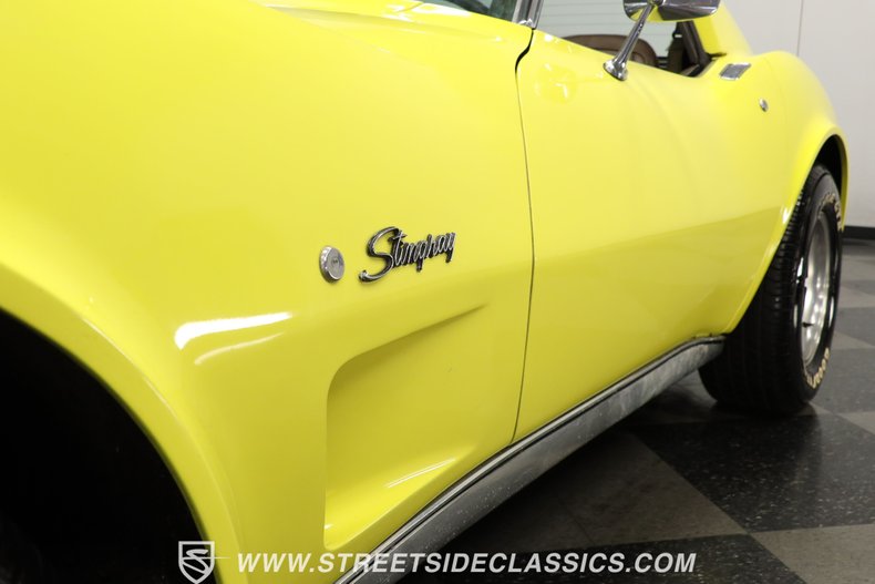 Chevrolet-Corvette-1976-Yellow-Dark-Brown-2