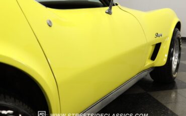 Chevrolet-Corvette-1976-Yellow-Dark-Brown-27