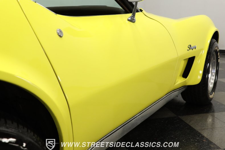 Chevrolet-Corvette-1976-Yellow-Dark-Brown-27