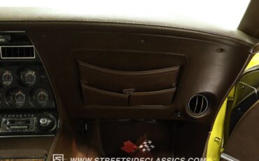 Chevrolet-Corvette-1976-Yellow-Dark-Brown-3