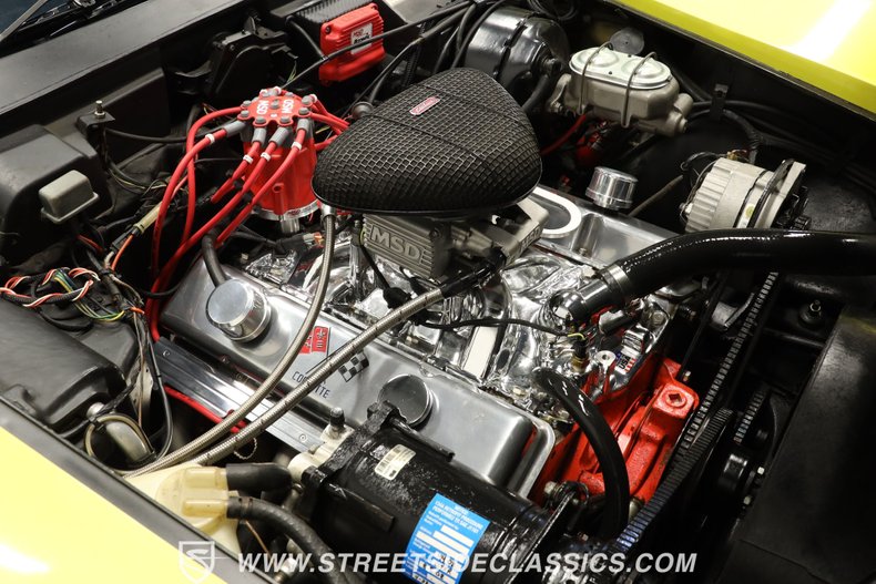 Chevrolet-Corvette-1976-Yellow-Dark-Brown-32