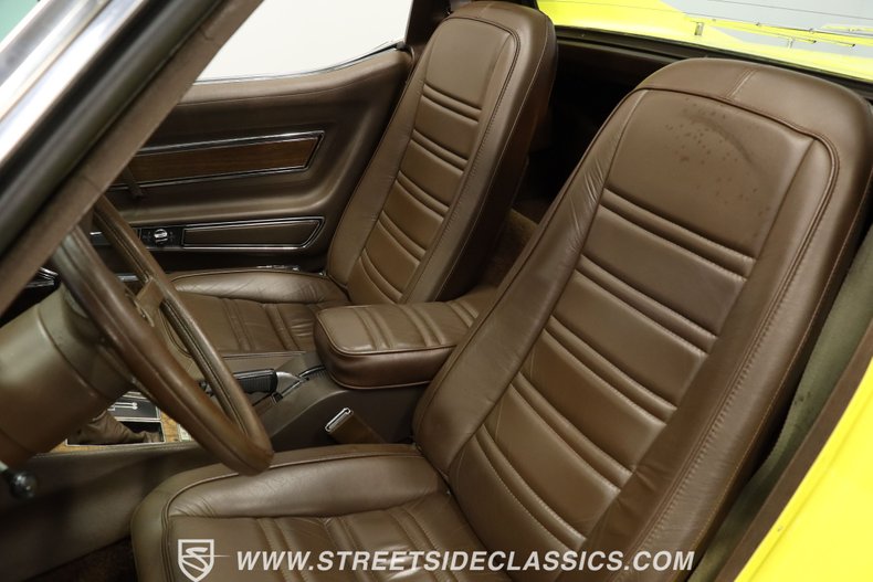 Chevrolet-Corvette-1976-Yellow-Dark-Brown-41