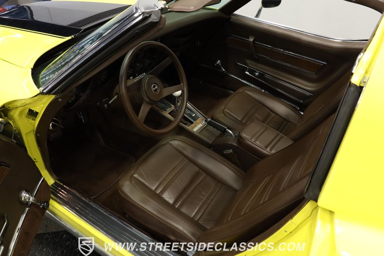 Chevrolet-Corvette-1976-Yellow-Dark-Brown-48