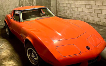 Chevrolet-Corvette-1976-stingray-1