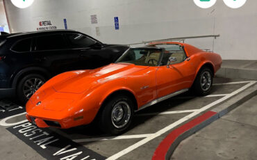 Chevrolet-Corvette-1976-stingray