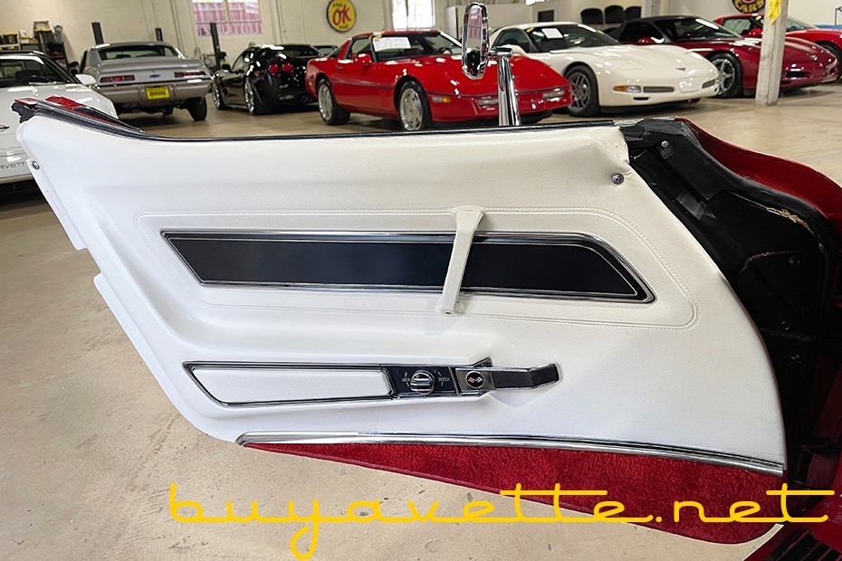 Chevrolet-Corvette-1977-Coupe-19