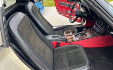 Chevrolet-Corvette-1977-Pearl-White-13