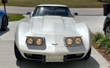 Chevrolet-Corvette-1977-Pearl-White-15