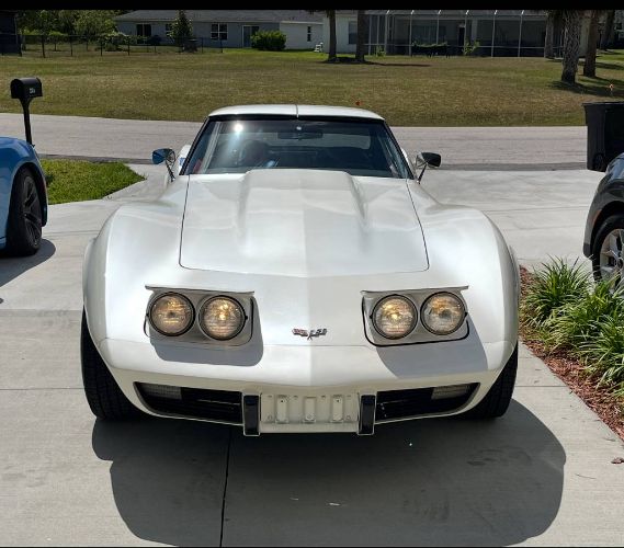 Chevrolet-Corvette-1977-Pearl-White-15