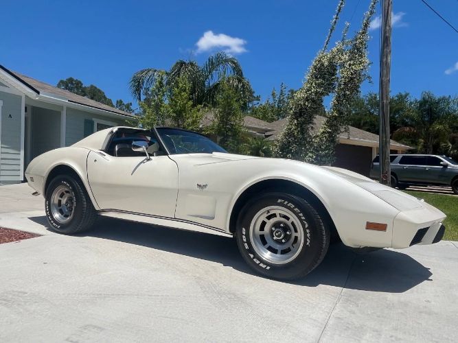 Chevrolet-Corvette-1977-Pearl-White-17