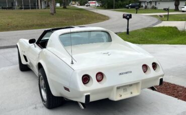 Chevrolet-Corvette-1977-Pearl-White-18