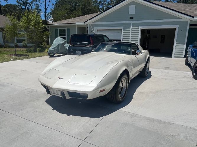 Chevrolet-Corvette-1977-Pearl-White-20