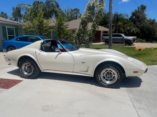 Chevrolet-Corvette-1977-Pearl-White-21