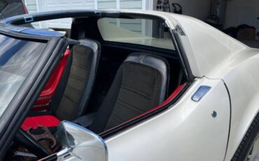 Chevrolet-Corvette-1977-Pearl-White-5