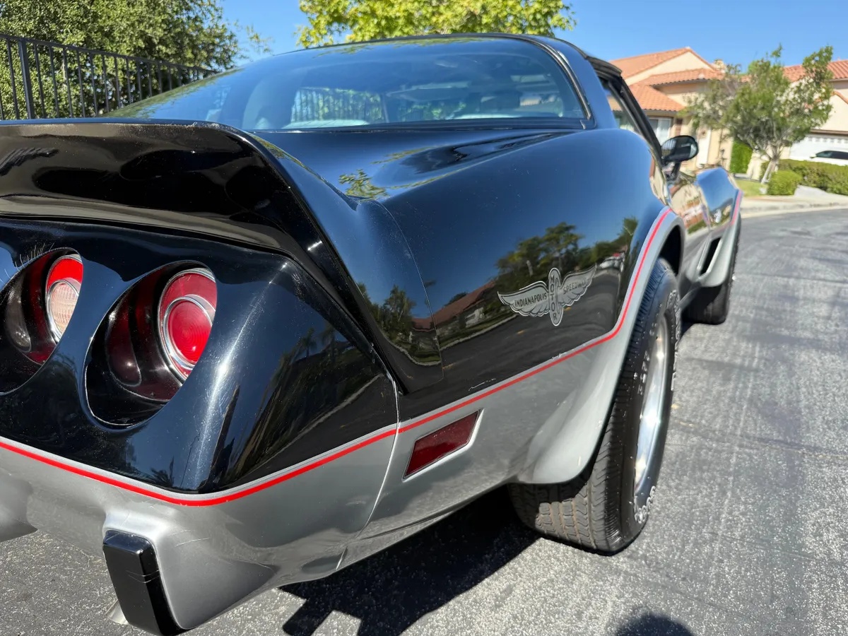 Chevrolet-Corvette-1978-Black-amp-Silver-Grey-11