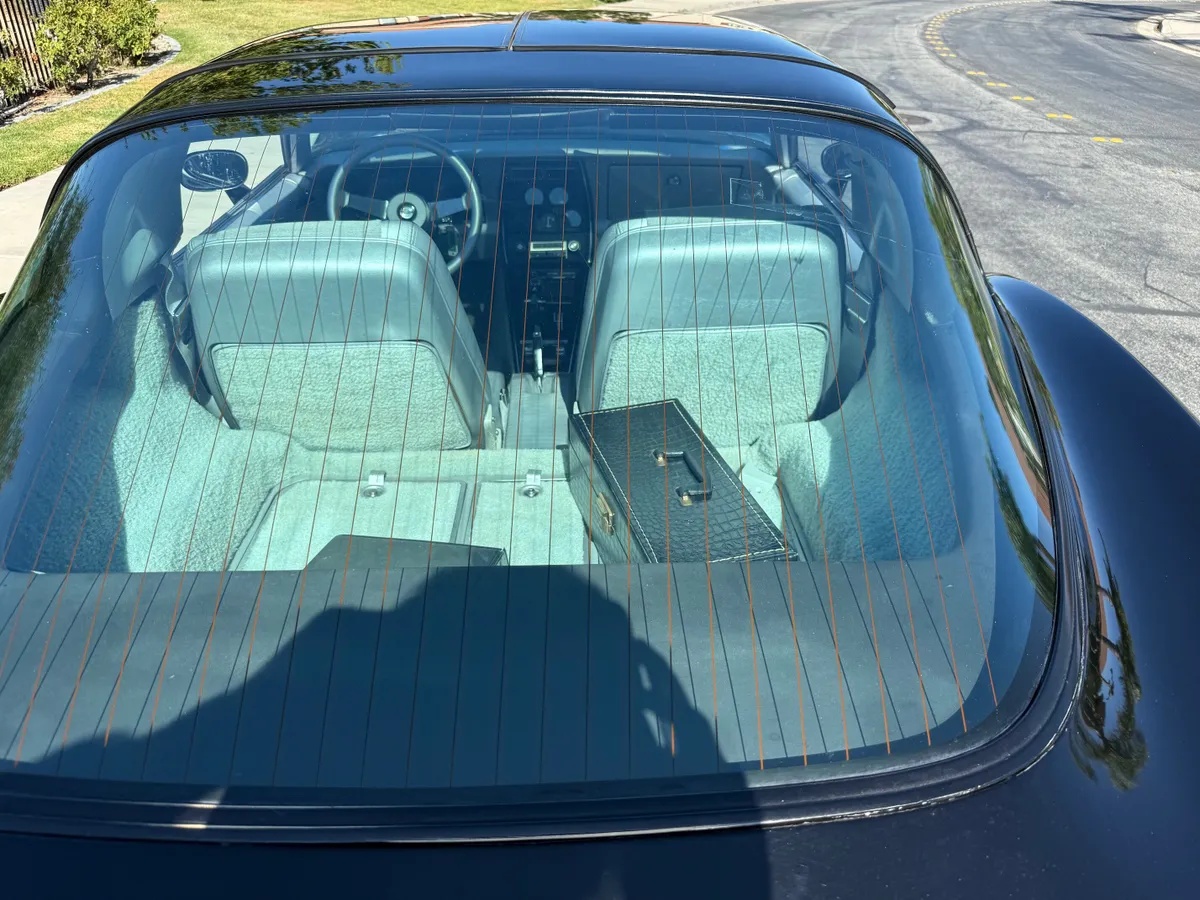 Chevrolet-Corvette-1978-Black-amp-Silver-Grey-12