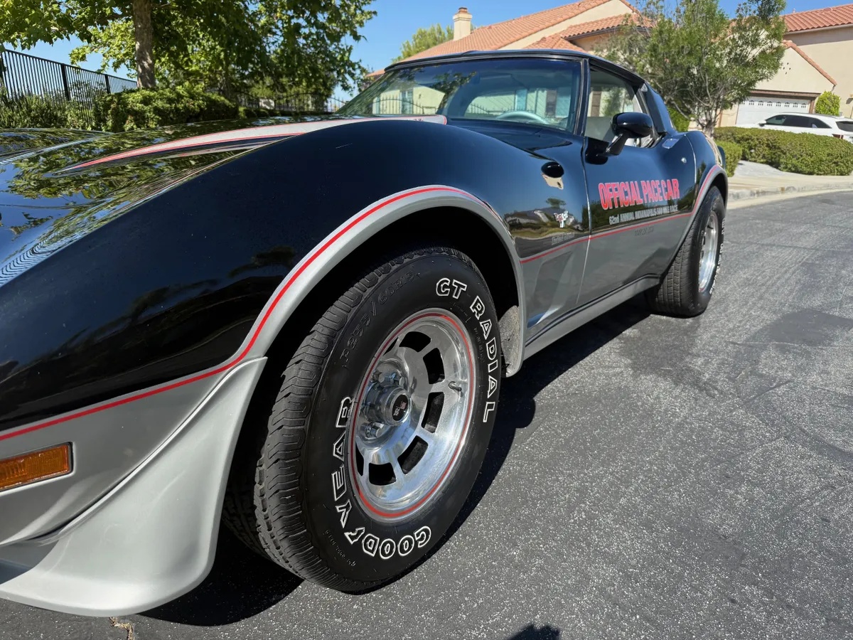 Chevrolet-Corvette-1978-Black-amp-Silver-Grey-8