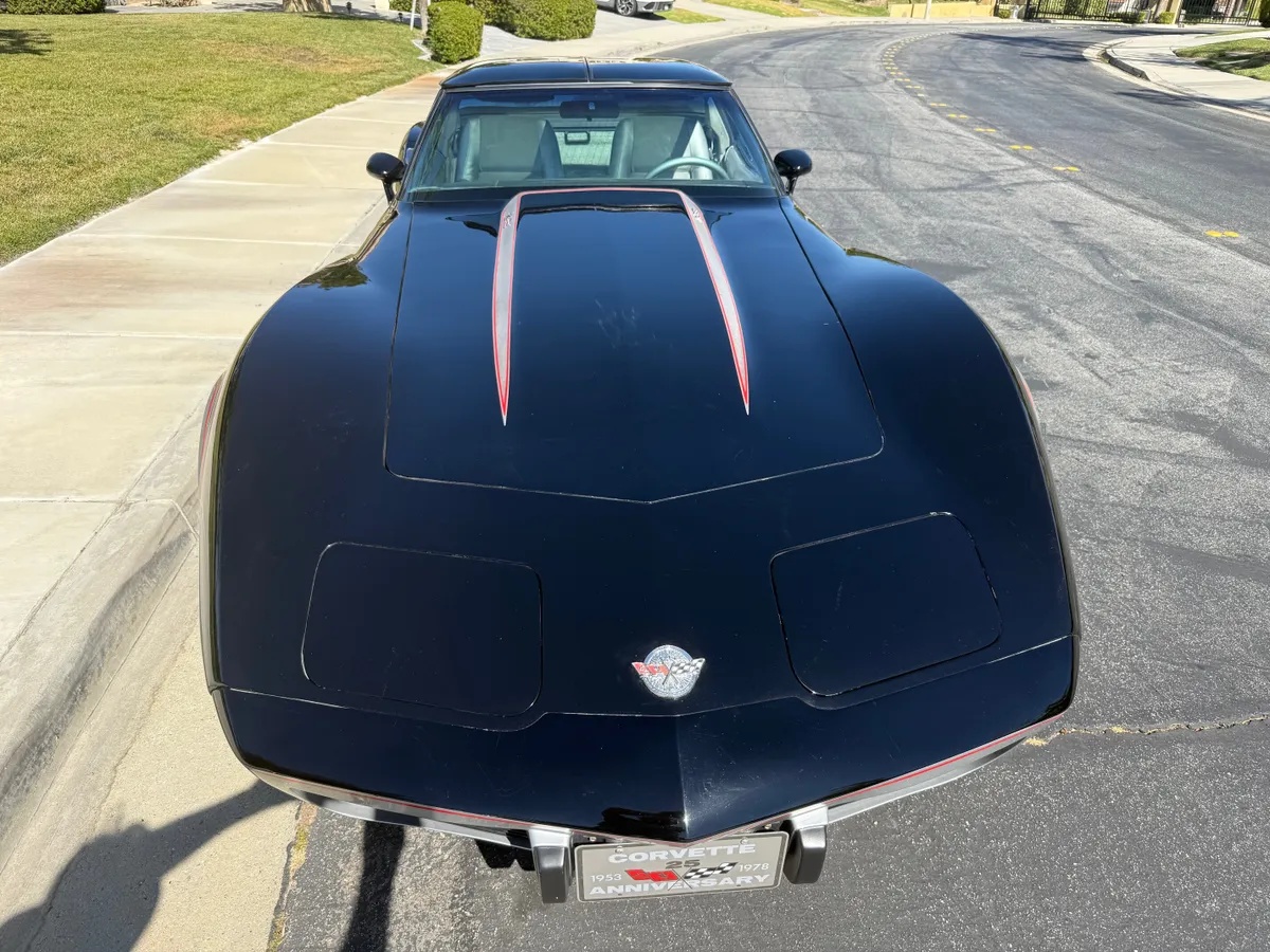 Chevrolet-Corvette-1978-Black-amp-Silver-Grey-9