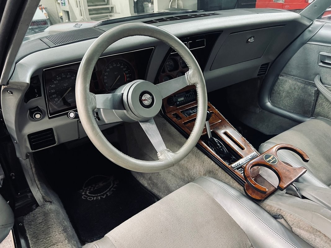Chevrolet-Corvette-1978-Coupe-16