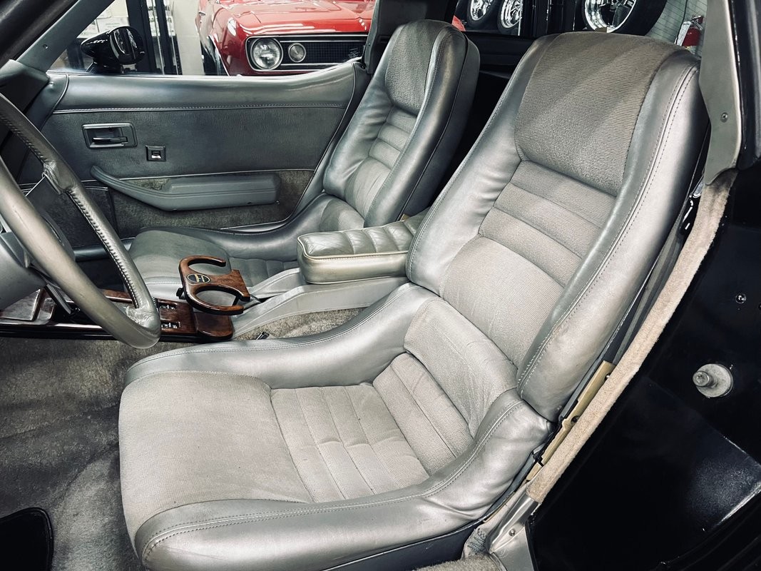 Chevrolet-Corvette-1978-Coupe-17