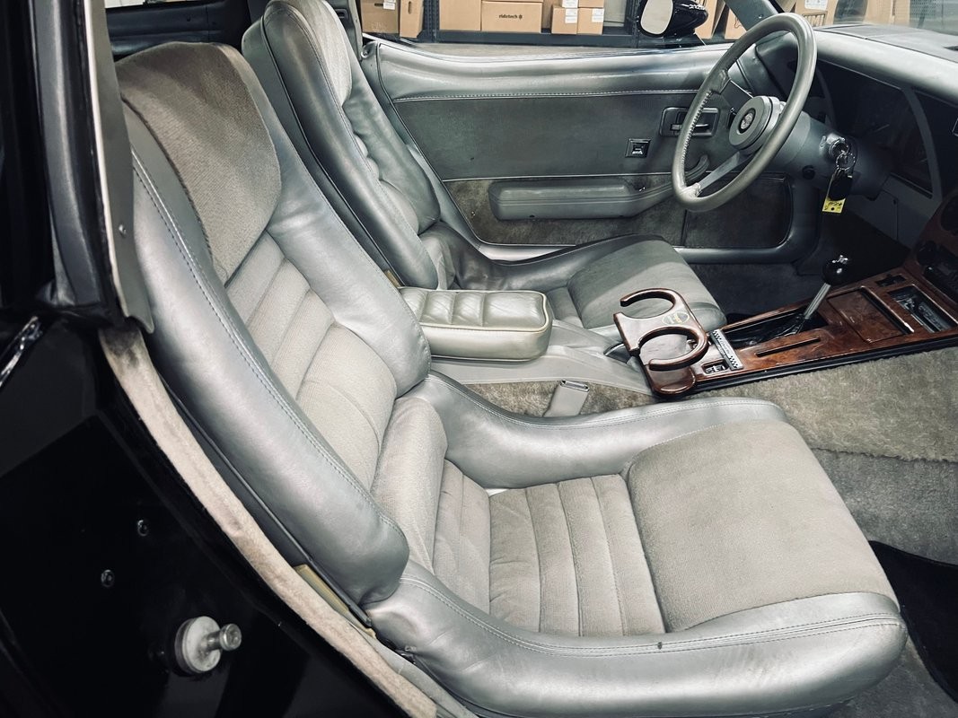 Chevrolet-Corvette-1978-Coupe-19