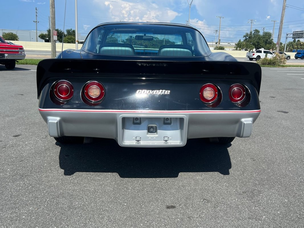 Chevrolet-Corvette-1978-Coupe-3
