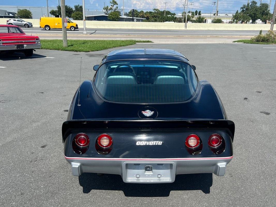Chevrolet-Corvette-1978-Coupe-4