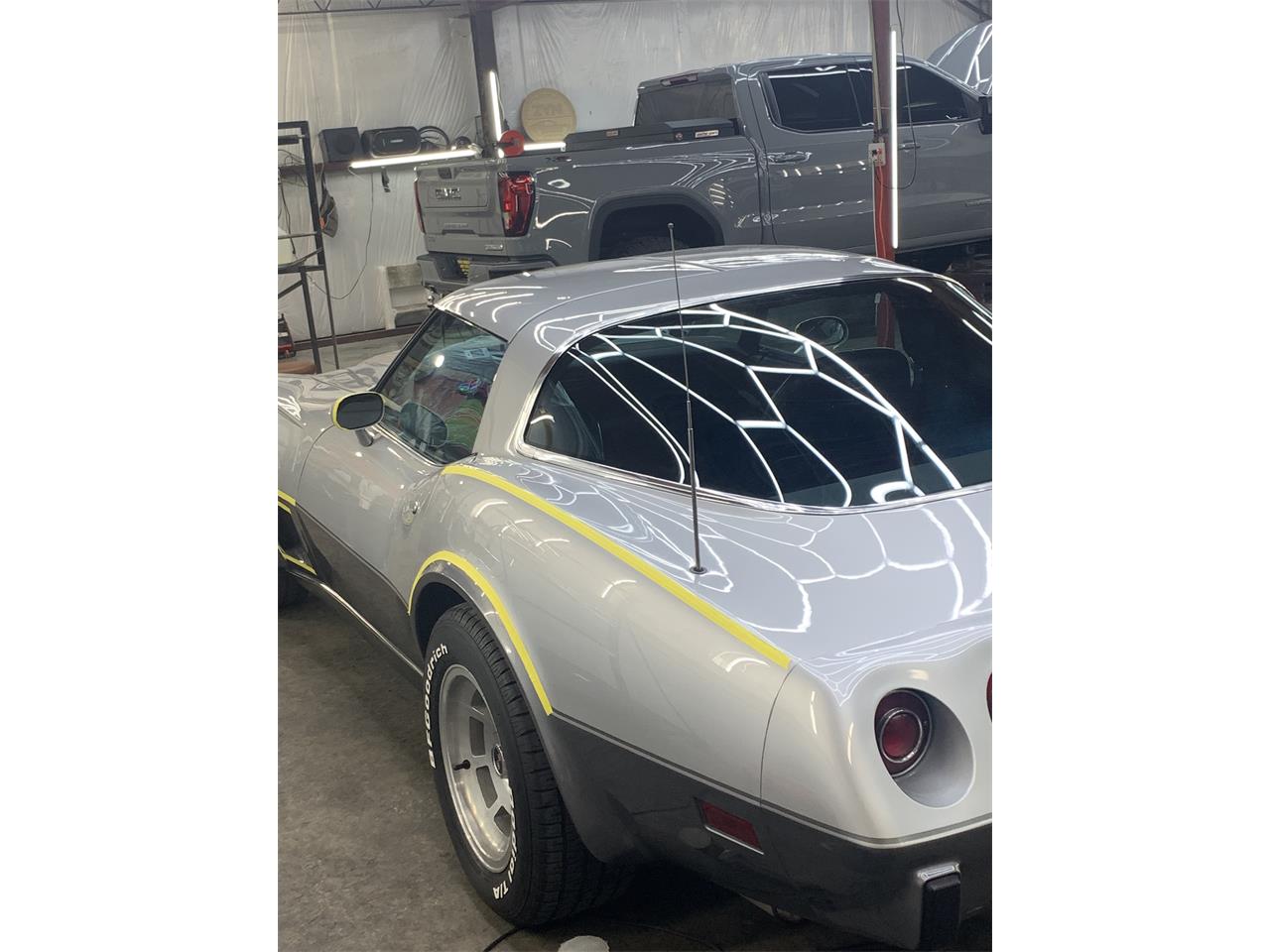 Chevrolet-Corvette-1978-SilverGray-Dark-Blue-16