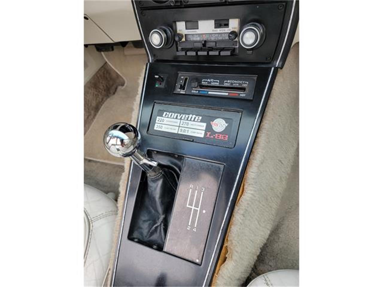 Chevrolet-Corvette-1978-Two-Tone-Oyster-14