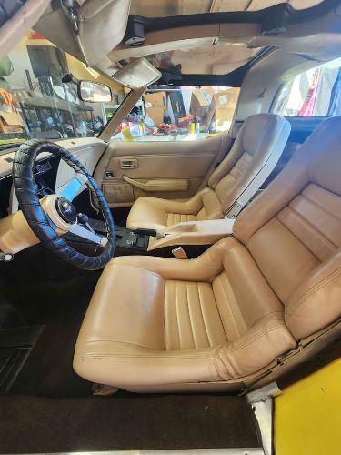 Chevrolet-Corvette-1979-Yellow-Tan-6